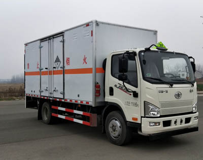 大力牌DLQ5120XZWCA6型雜項危險物品廂式運輸車