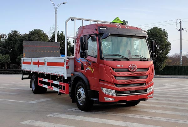 舜德牌SDS5180TQPCA6型氣瓶運(yùn)輸車
