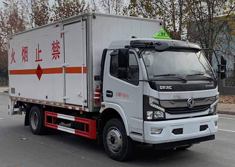 楚飛牌CLQ5120XRY6E型易燃液體廂式運(yùn)輸車