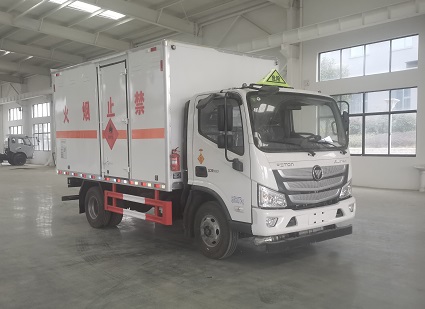 程力威牌CLW5081XRQB6型易燃?xì)怏w廂式運(yùn)輸車