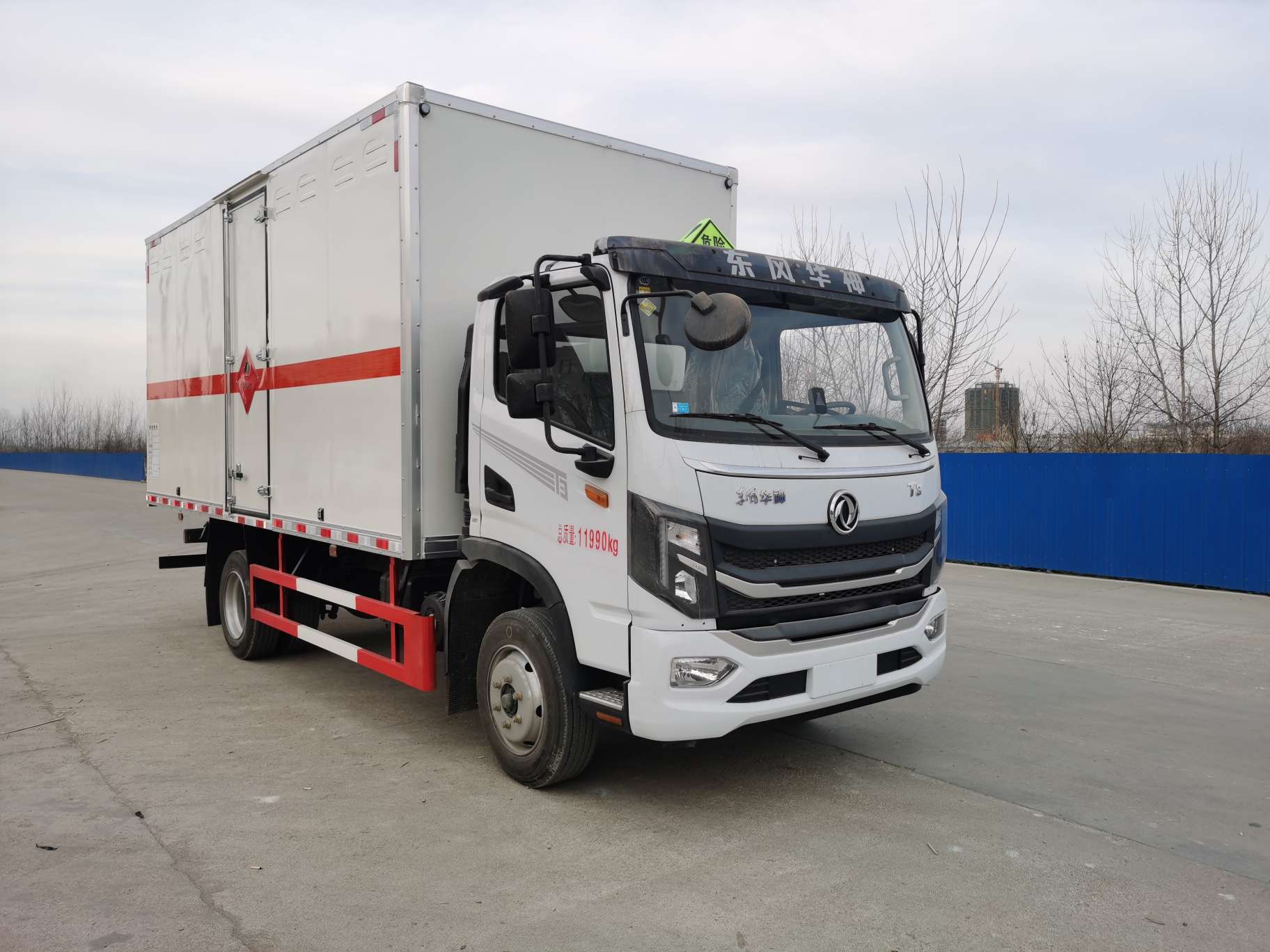 順風(fēng)智造牌SFZ5126XRQE6型易燃氣體廂式運輸車