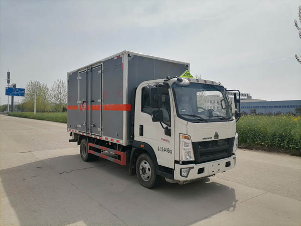 大力牌DLQ5041XRGZZ6型易燃固體廂式運輸車