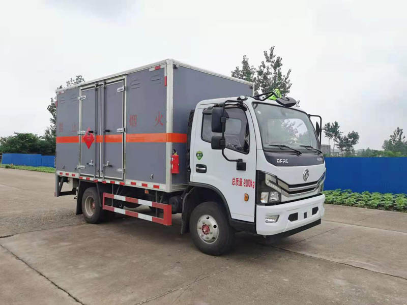 大力牌DLQ5090XRYEQ6型易燃液體廂式運輸車