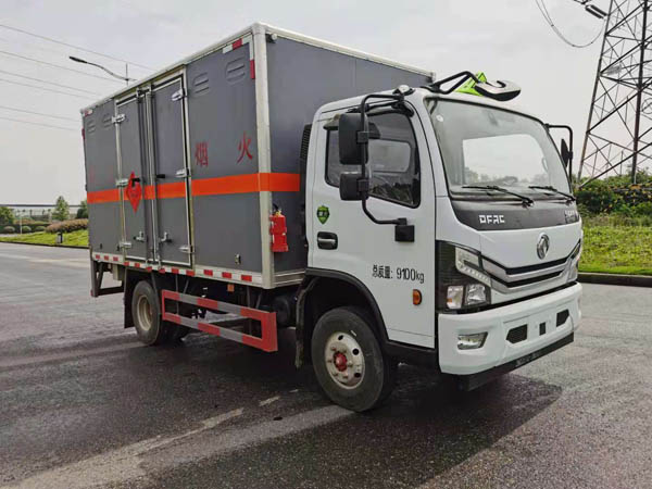 大力牌DLQ5090XRQEQ6型易燃氣體廂式運輸車